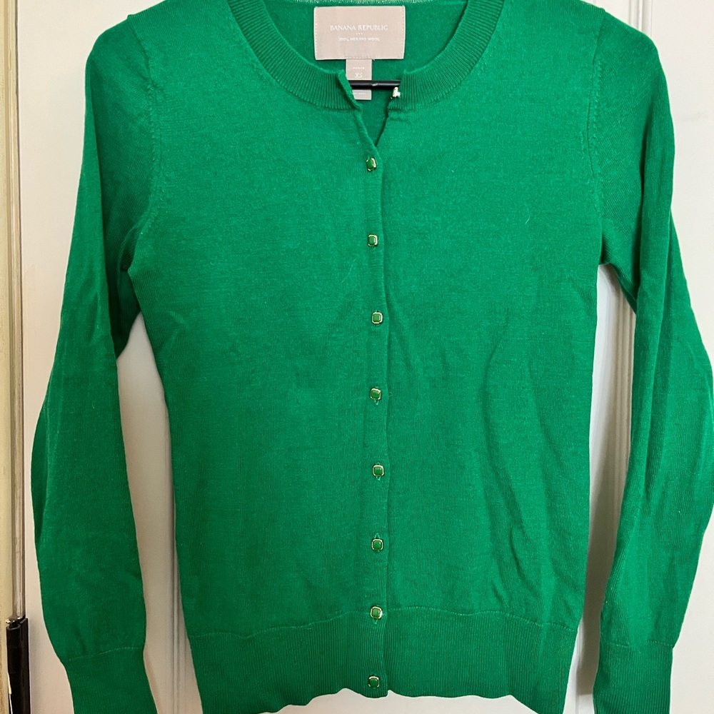 Banana Republic 100% Merino wool, pretty buttons cardigan